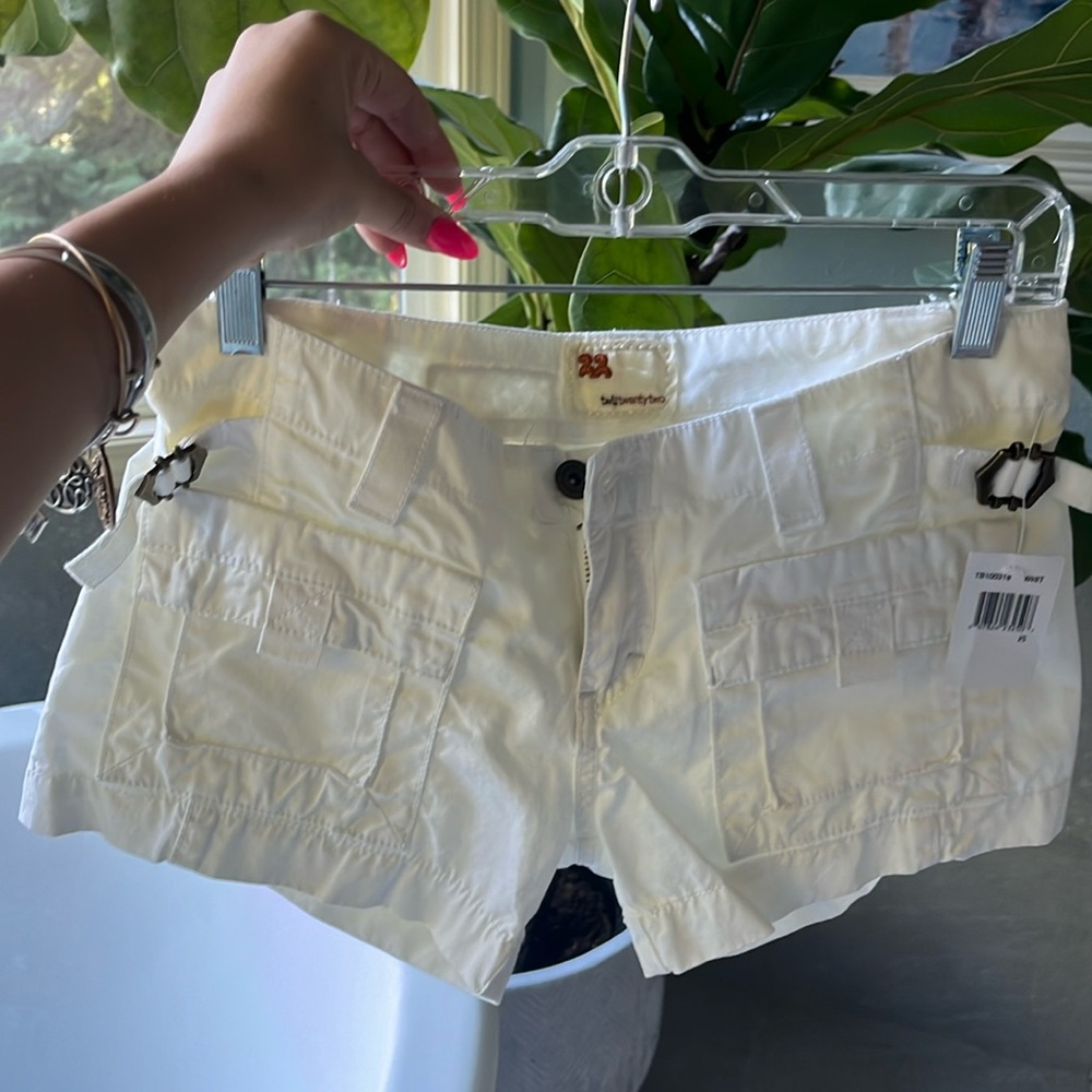 Twill Twenty Two white shorts